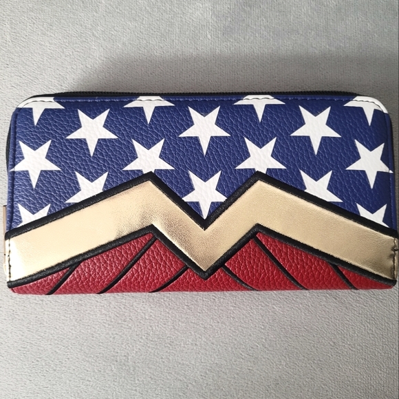 Handbags - Wonder Woman Wallet